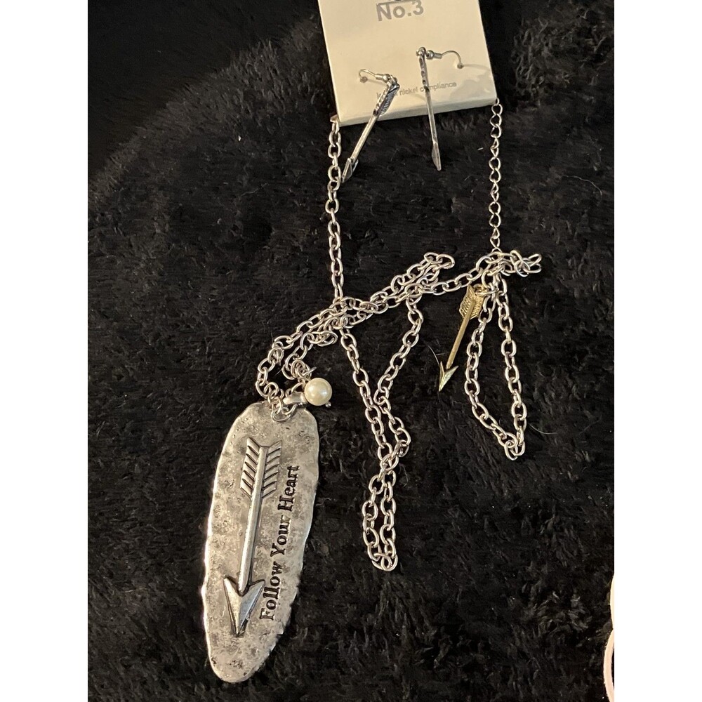 Feather& Arrows Necklace & Earring Set.